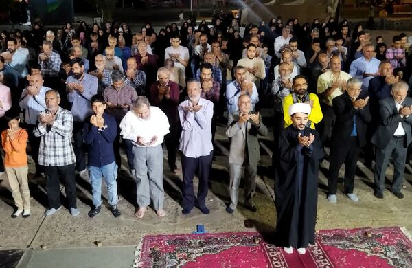آیین بزرگداشت شهدای دفاع مقدس در مسیر«اتحاد مقدس»