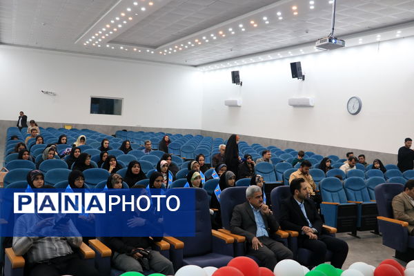 بدرقه کاروان دانش‌آموزان دختر بوشهر به سفر معنوی عمره