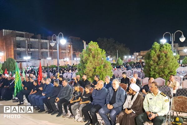 وفاداری مردم زرقان در یادبود رهبر شهید
