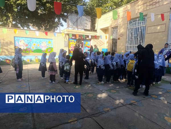 زنگ آغاز مهر در دبستان دخترانه مهر و ماه آشخانه 