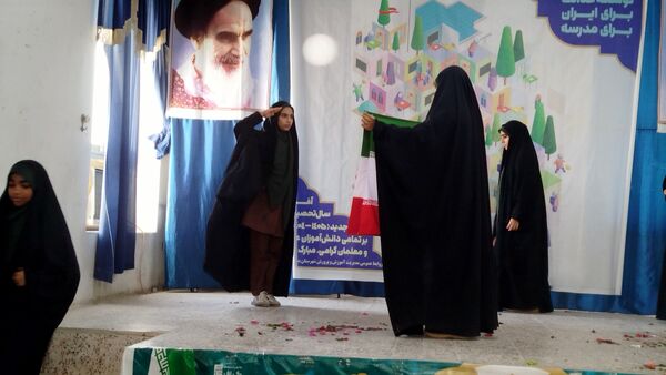 رقابت سرودهای مدرسه‌ای با هم‌صدایی دختران بندرلنگه