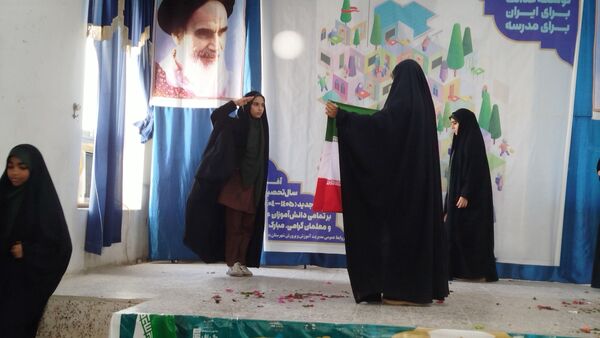 رقابت سرودهای مدرسه‌ای با هم‌صدایی دختران بندرلنگه