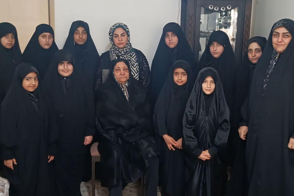 دختران خوب ایرانید چون در مسیر اهل‌بیت(ع) هستید