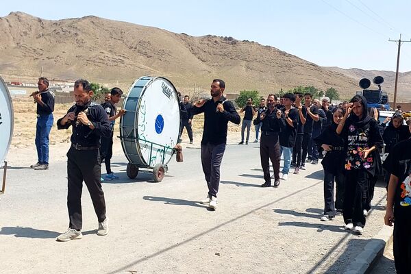 مراسم عزاداری و زنجیر‌زنی روز عاشورا در بوانات
