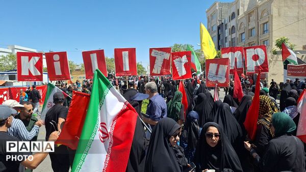 وداع با اشک و مشت‌های گره‌خورده؛ پلاکاردهای انتقام برافراشته شد