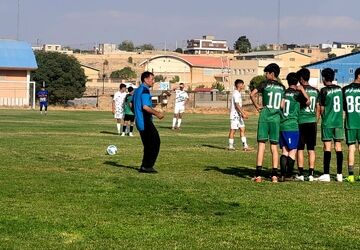 برگزاری مسابقه فوتبال بین تیم های ذوب آهن اصفهان و ذوب آهن شهرکرد در سامان