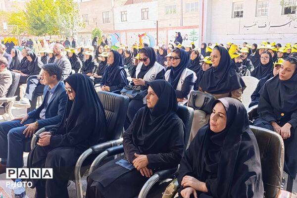 آیین گرامیداشت هفته بهداشت روان و تقدیر از همیاران مشاور در دبیرستان دخترانه رضوان برگزار شد