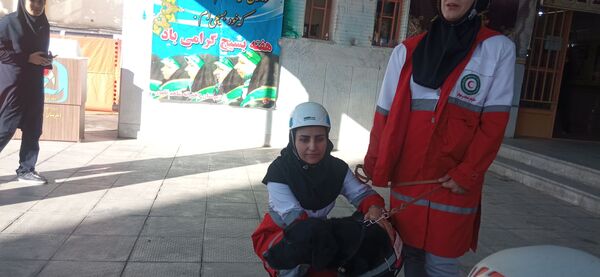 نواخته شدن بیست و ششمین زنگ نمادین استانی مانور زلزله در مدرسه شاهد ظهور آموزش و پرورش ناحیه یک