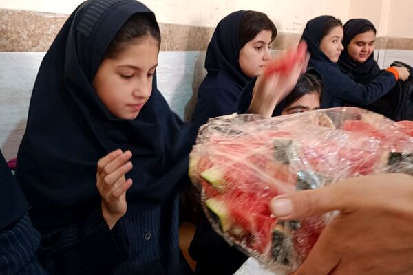 برگزاری مراسم جشن یلدا در مدرسه مهرآیین و مدرسه مریم بهارستان۲