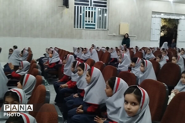 جشن شکوفه‌ها در اردوگاه فرهنگی فدک شیراز