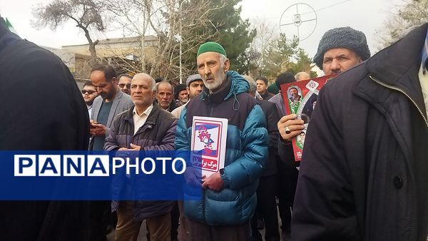 حضور افشار مختلف مردم نیشابور در راهپیمایی ۲۲ بهمن 