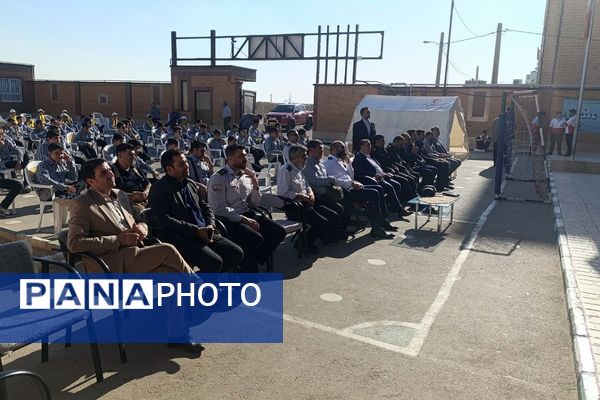 مراسم پدافند غیرعامل در دبیرستان بشارت بهارستان‌دو 