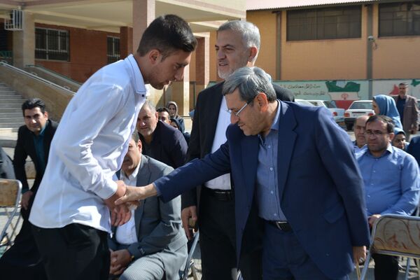 حاج مجید خوئی و بانو کمپانی، سازندگان ۹ کلاس جدید برای دختران بهارستانی