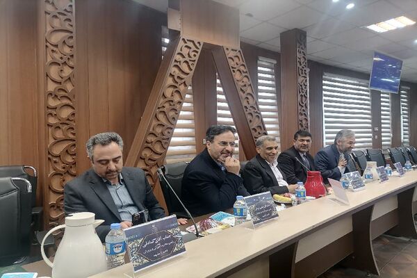 نشست مشترک اعضای کمیسیون آموزش و تحقیقات مجلس، مدیران آموزش و پررش استان خراسان رضوی و وزیر آموزش وپرورش در مشهد