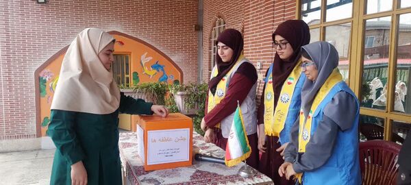 جشن عاطفه‌ها در دبیرستان دوره اول شاهد دخترانه شهرستان کردکوی