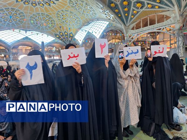 حضور پرشور دانش‌آموزان عضو سازمان دانش‌آموزی در نمازجمعه اصفهان