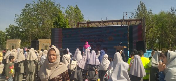 برگزاری جشن فرفره‌ها به مناسبت روز زمین پاک در شهرستان فردیس 