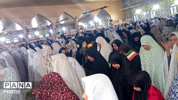 اقامه نماز عید فطر در یاسوج مصلی امام خمینی (ره)