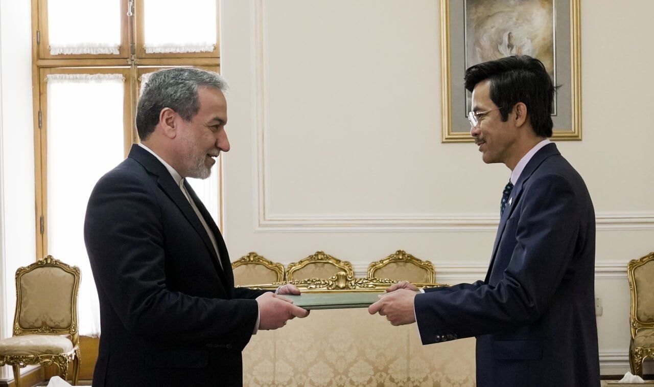 سفرای جدید ویتنام و نیوزلند رونوشت استوارنامه‌ خود را به عراقچی تسلیم کردند
