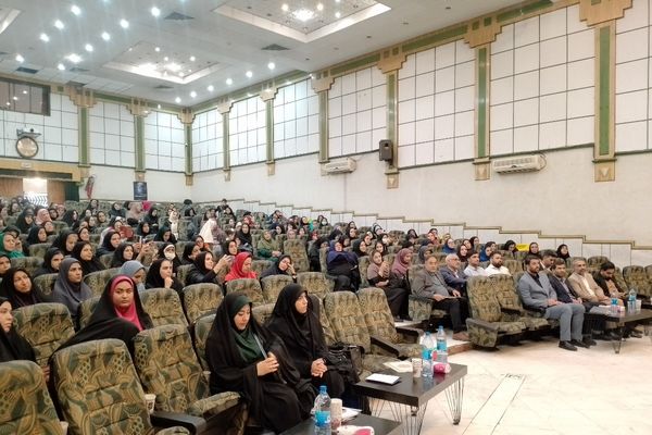 آیین تقدیر از معماران خشت اول ، معلمان اول ابتدایی