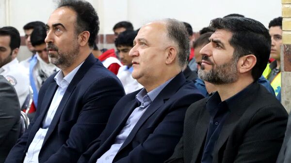 برگزاری مانور متمرکز استانی زلزله و ایمنی همزمان با سراسر کشور در مدرسه نیکان ناحیه 2 کرج 