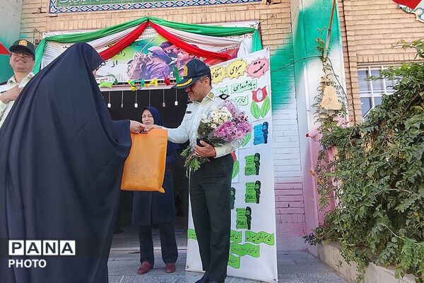 پدرِ پلیس مهمان ویژه دانش‌آموزان شاهد مرضیه 