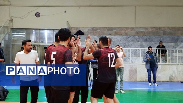 برگزاری اختتامیه مسابقات والیبال کارکنان ادارات و کارخانجات نیشابور 