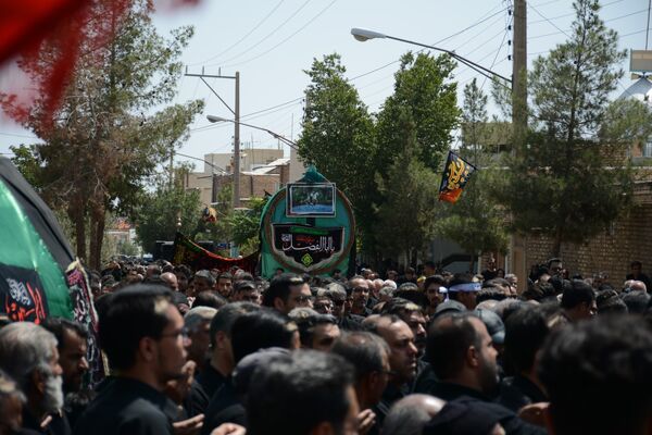 عزاداری ظهر عاشورا در شهر بافران 