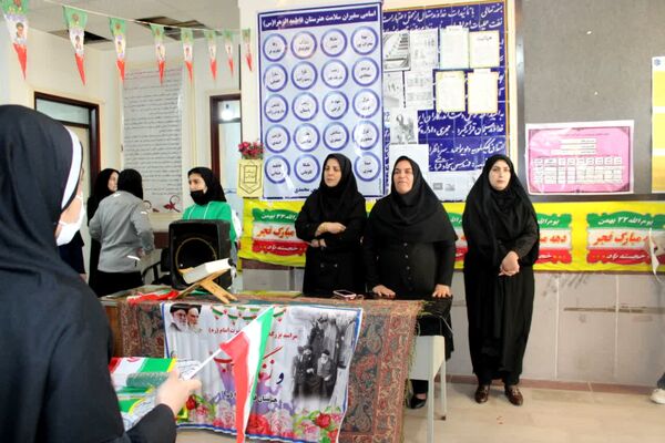 نواخته شدن زنگ انقلاب در هنرستان فاطمه زهرا ( س) گچساران