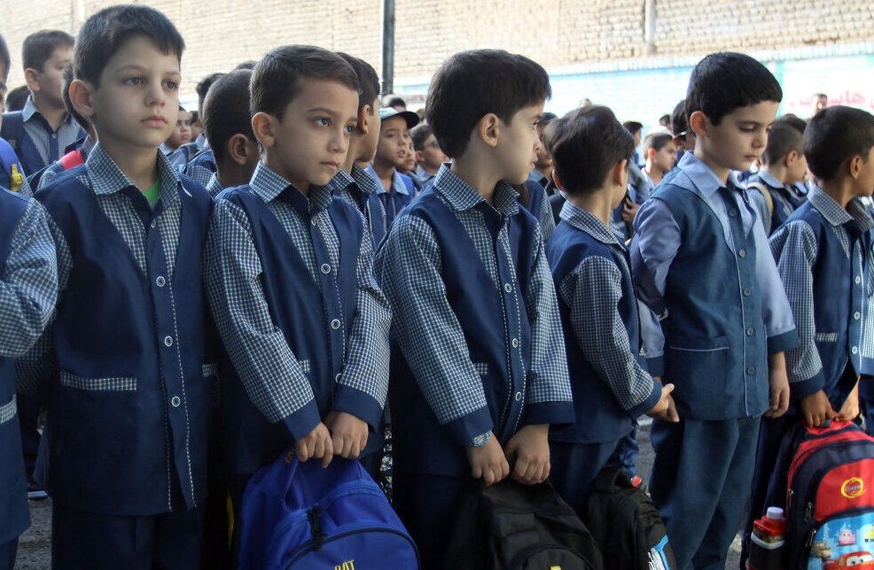 ۶۵ تولیدی مسئول دوخت لباس فرم دانش‌آموزان قم هستند