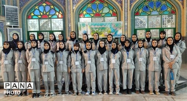 تجدید میثاق دانش‌آموزان ورزشکار با شهدا در سمنان