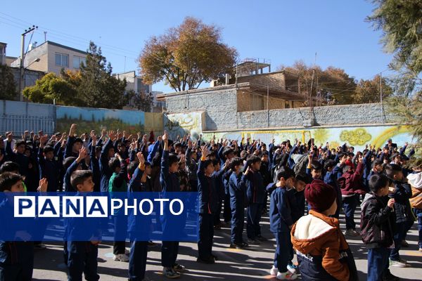 عطر شهادت در کلاس درس؛ دانش‌آموزان سامان میزبان پیکر پاک شهید گمنام شدند