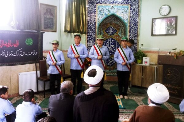 برپایی نماز جماعت مدارس کهریزک با حضور امام جمعه منطقه 