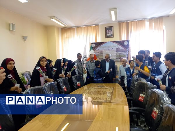 نشست صمیمانه فرماندار اصفهان با دانش آموز خبرنگاران پانای استان اصفهان به مناسبت روز خبرنگار