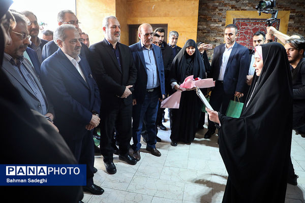 آیین تجهیز ۴۰۰۰ کتابخانه کلاسی با حضور وزیر آموزش و پرورش