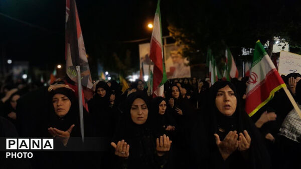 حضور پرصلابت مردم کوهدشت در اجتماع شبانه