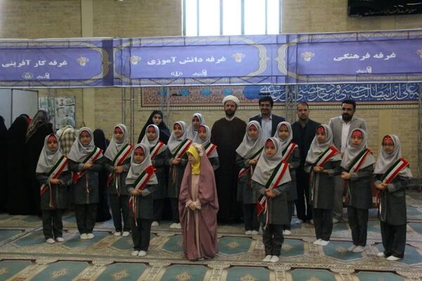 تقدیر از مدیران و فعالان پیشگیری از آسیب‌های اجتماعی شهرک امید صفادشت در نماز جمعه