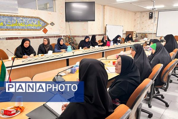 برگزاری جلسه طرح تقویت سلامت روان در دانش آموزان و اولیا مربیان با محوریت آموزش پیشگیری از آسیب های اجتماعی در شهرستان قدس