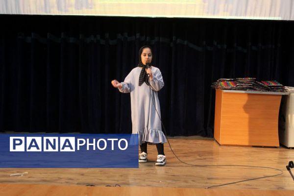 تقدیر از برگزیدگان جشنواره فرهنگی و هنری فردا در ساری 