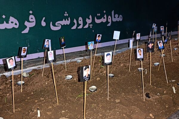 مراسم چهلمین روز شهادت دانش‌آموزان میناب