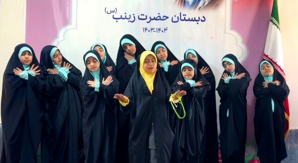 جشن عاطفه‌ها در دبستان حضرت زینب(س) شهر اراک