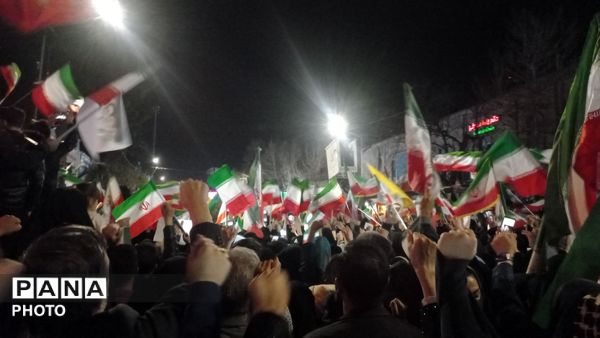 پیمان دوباره با رهبری با نوای رسای مهدی رسولی در آیین تجدید بیعت 
