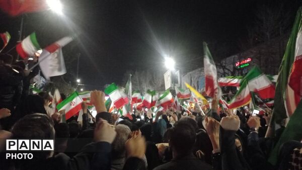 پیمان دوباره با رهبری با نوای رسای مهدی رسولی در آیین تجدید بیعت 