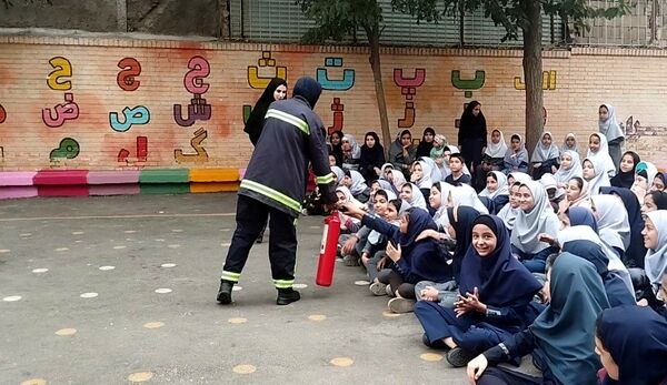 برنامه آموزشی اطفا حریق در مدرسه مهندس رحمانی فرد مشهد
