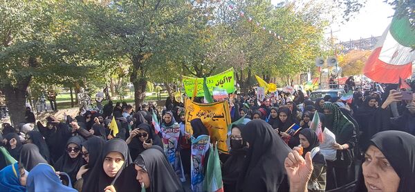 مشت هایی از نماد استواری و شجاعت 