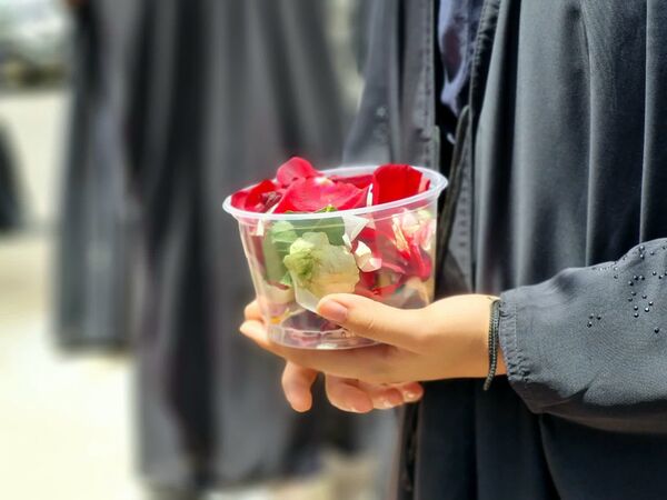پرچم گردانی حرم مطهر امام رضا (ع) در دبیرستان دخترانه خدیجه کبری (س) ناحیه۴ اصفهان
