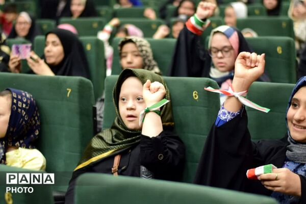 جشن مادر و دختری ویژه دانش آموزان با نیازهای ویژه در قم