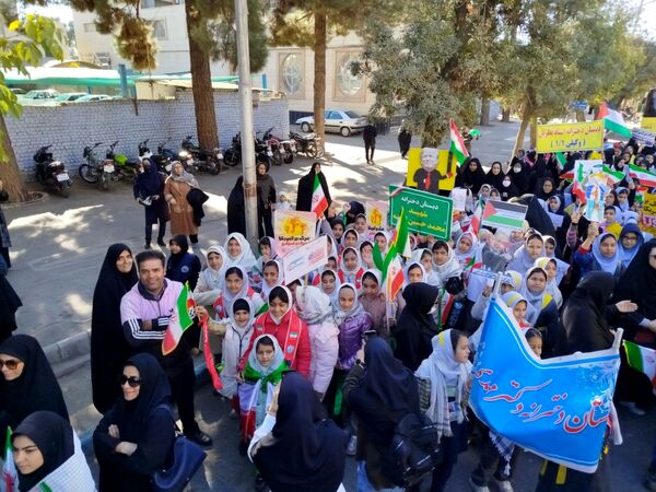 راهپیمایی 13 آبان با حضور حداکثری دانش آموزان در شهرستان نیشابور 