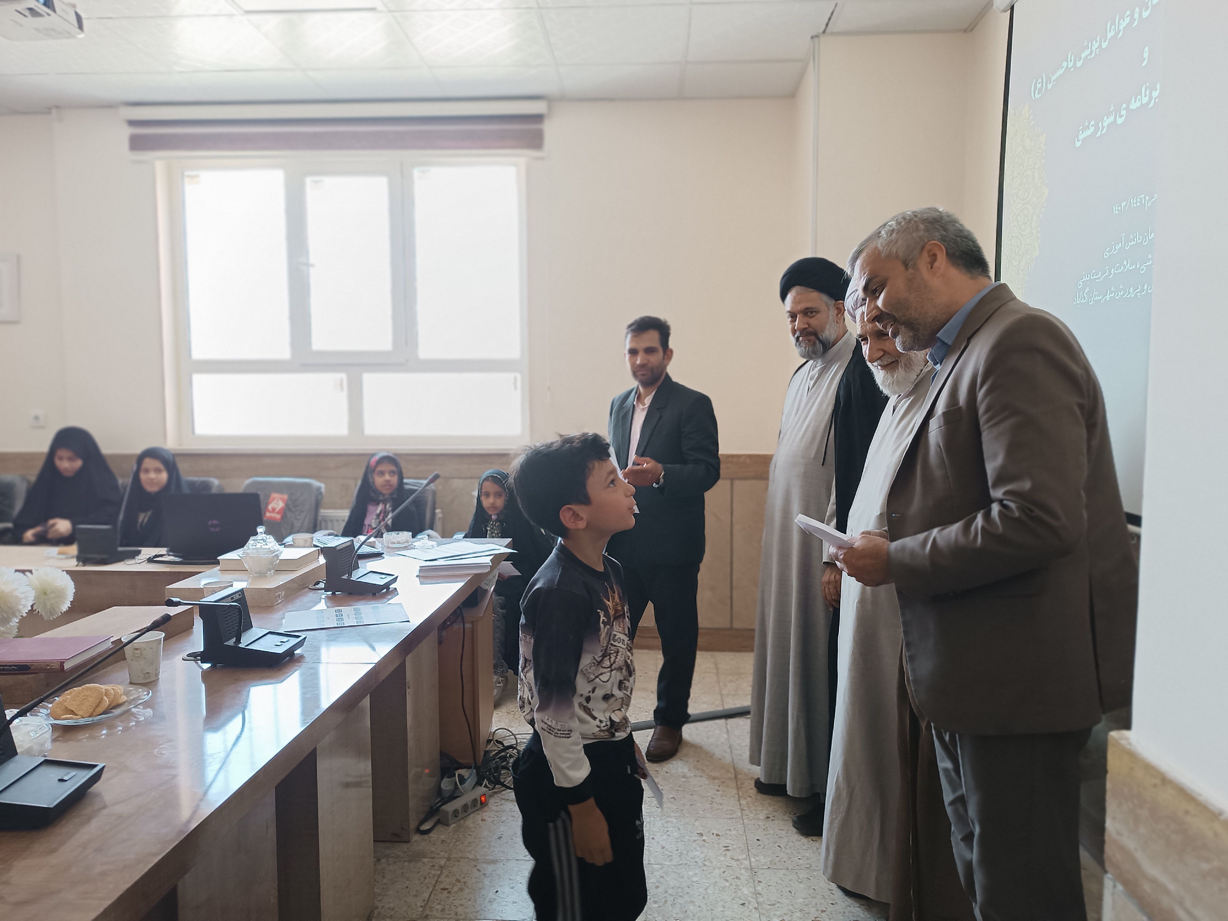 تجلیل از برگزیدگان پویش یاحسین(ع) در گناباد