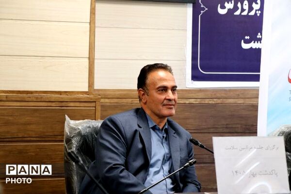 درخشش مراقب سلامت در سطح ملی؛ تجلیل از برگزیده کشوری در هفته سلامت و امنیت
